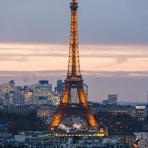 Luxury With Eiffel Tower View, 1 Min Metro, Parking Apartment